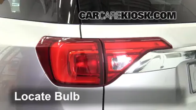 2017 GMC Acadia SLE 2.5L 4 Cyl. Éclairage Feux de position arrière (remplacer ampoule)